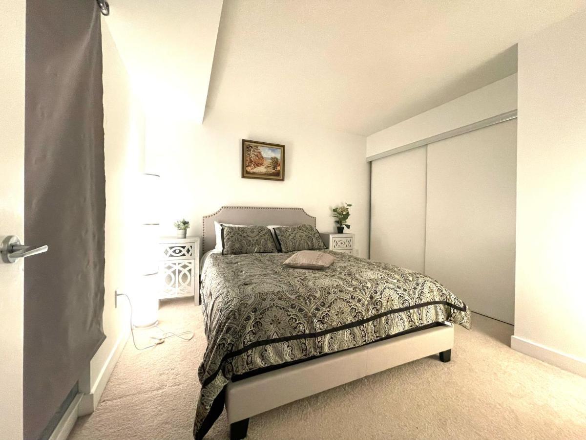 Three-Bedroom Condo With Free Parking Nearby Cn Tower With Lake View Toronto Exteriér fotografie