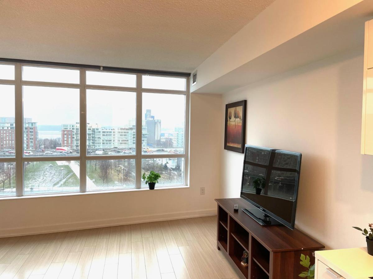 Three-Bedroom Condo With Free Parking Nearby Cn Tower With Lake View Toronto Exteriér fotografie