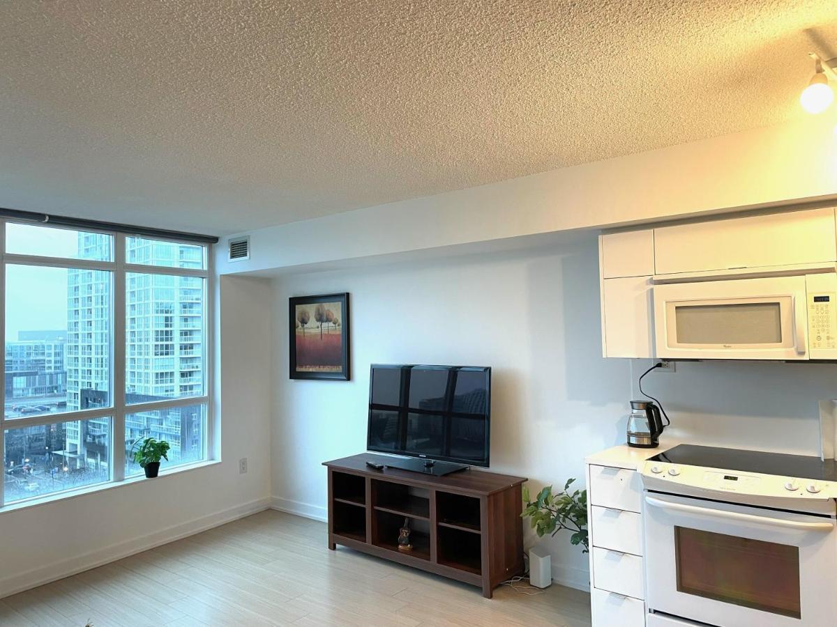 Three-Bedroom Condo With Free Parking Nearby Cn Tower With Lake View Toronto Exteriér fotografie