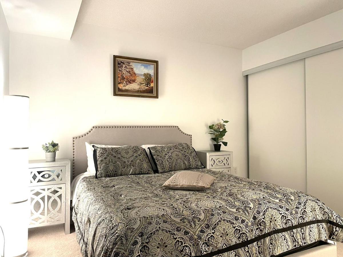 Three-Bedroom Condo With Free Parking Nearby Cn Tower With Lake View Toronto Exteriér fotografie