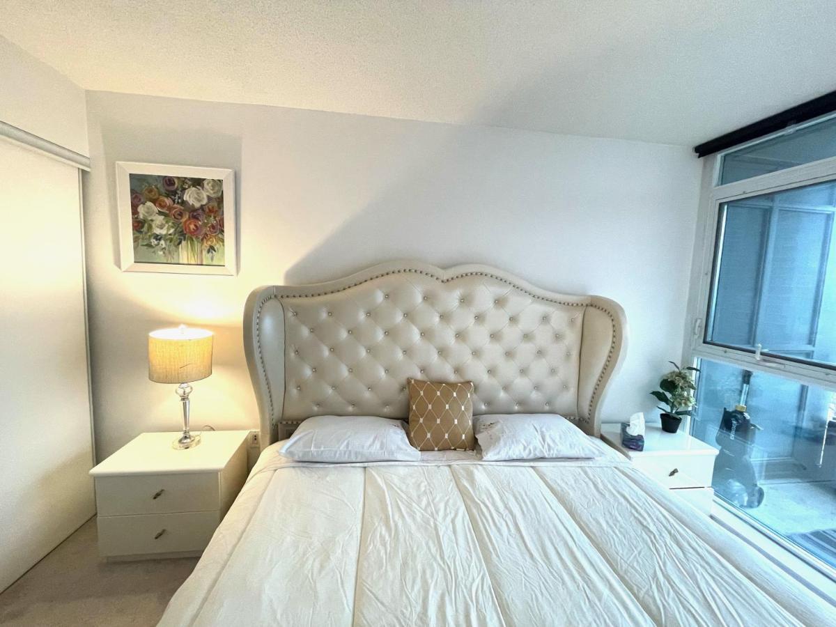 Three-Bedroom Condo With Free Parking Nearby Cn Tower With Lake View Toronto Exteriér fotografie