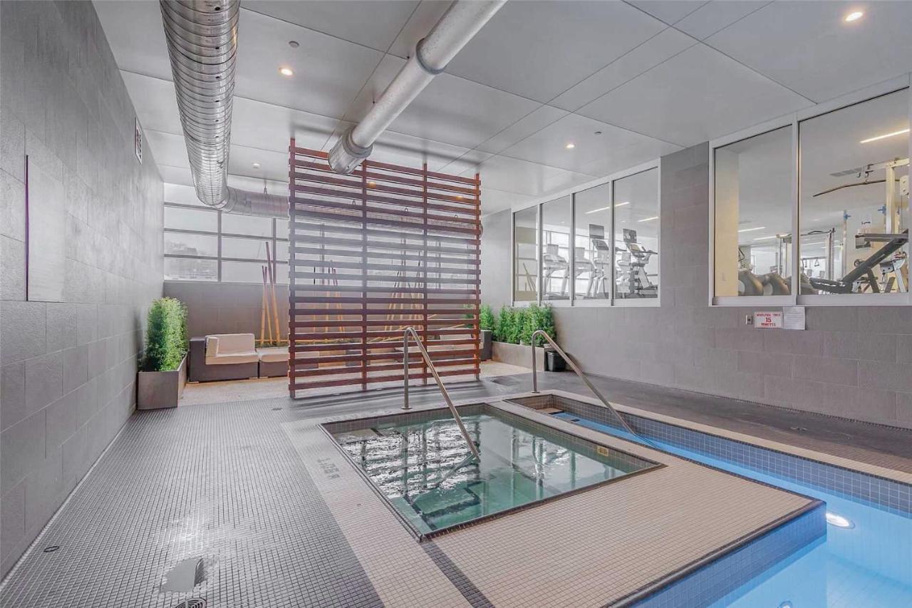 Three-Bedroom Condo With Free Parking Nearby Cn Tower With Lake View Toronto Exteriér fotografie