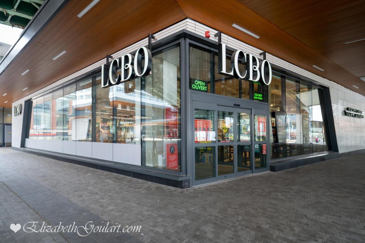 Three-Bedroom Condo With Free Parking Nearby Cn Tower With Lake View Toronto Exteriér fotografie