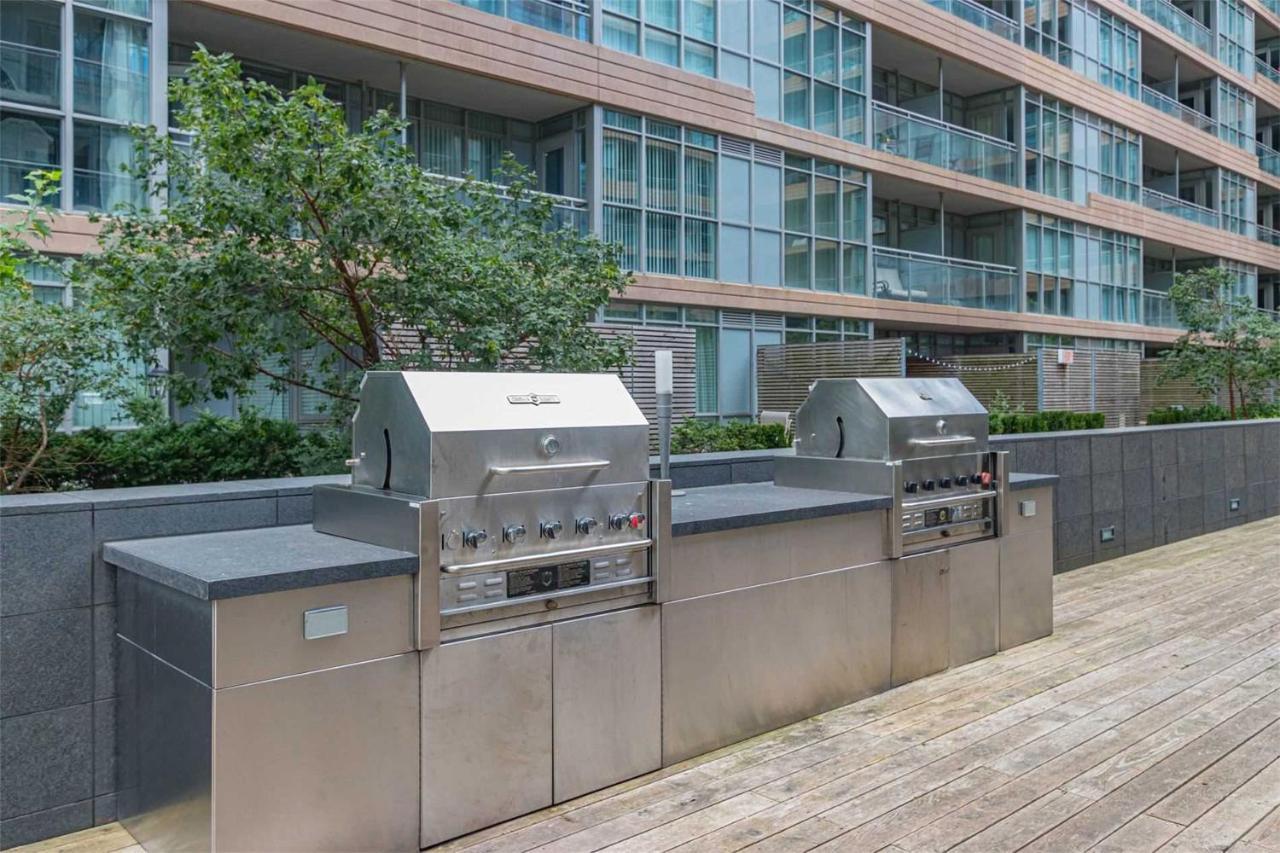Three-Bedroom Condo With Free Parking Nearby Cn Tower With Lake View Toronto Exteriér fotografie