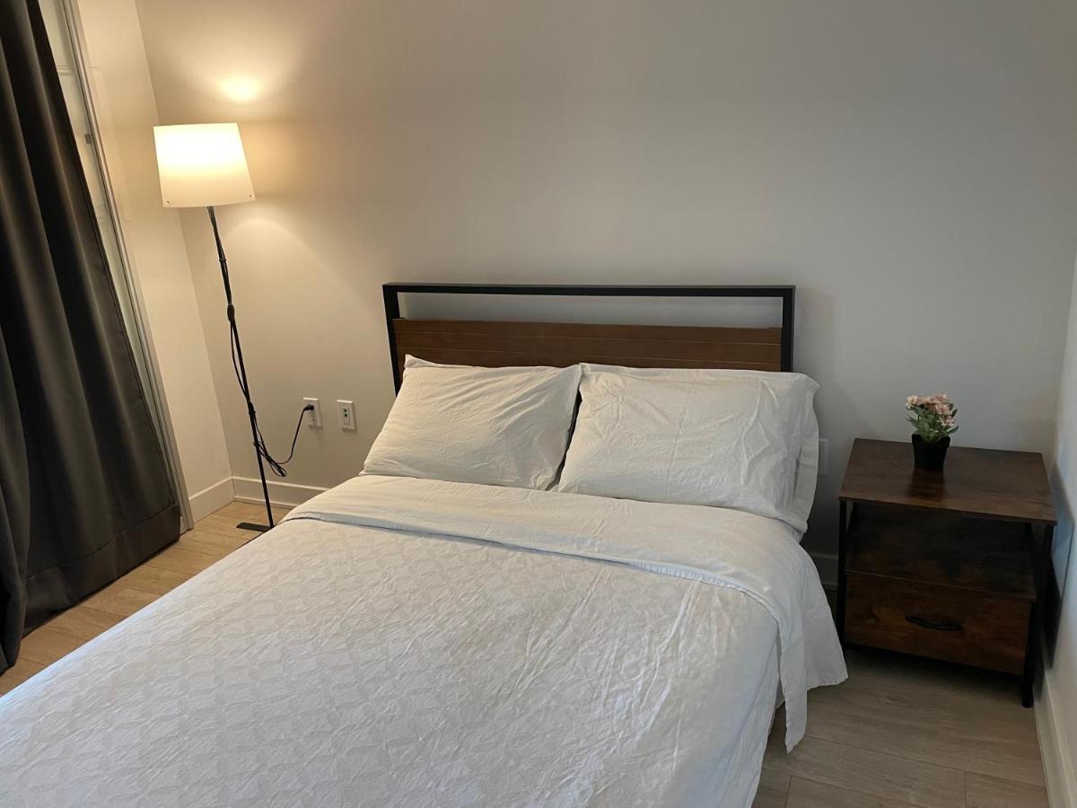 Three-Bedroom Condo With Free Parking Nearby Cn Tower With Lake View Toronto Exteriér fotografie