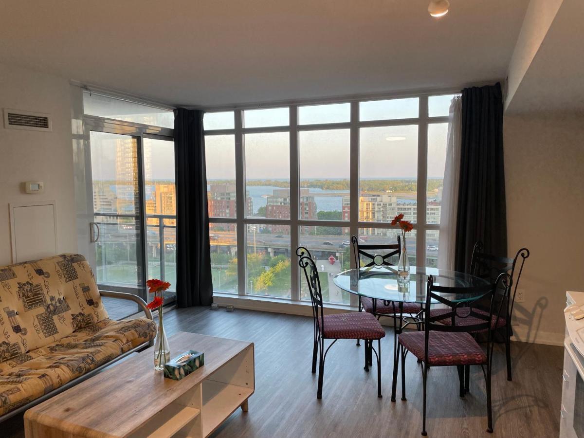 Three-Bedroom Condo With Free Parking Nearby Cn Tower With Lake View Toronto Exteriér fotografie